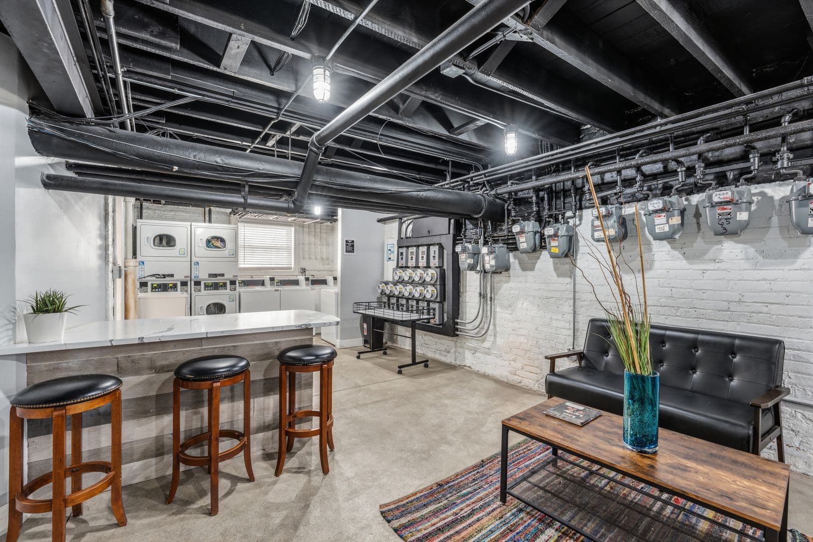 Chicago Apartment: 6035-6045 N Winthrop