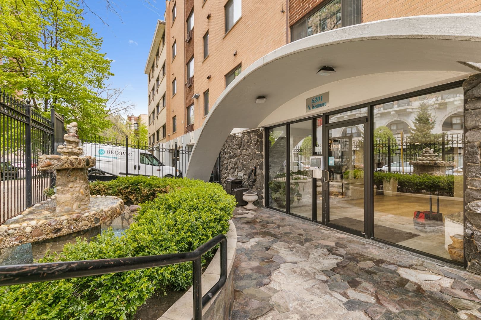 Chicago Apartment: 6201 N Kenmore Ave