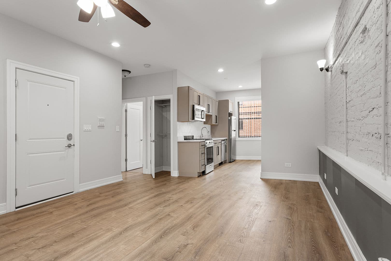 Chicago Apartment: 7618 - 26 N.Eastlake Terrace