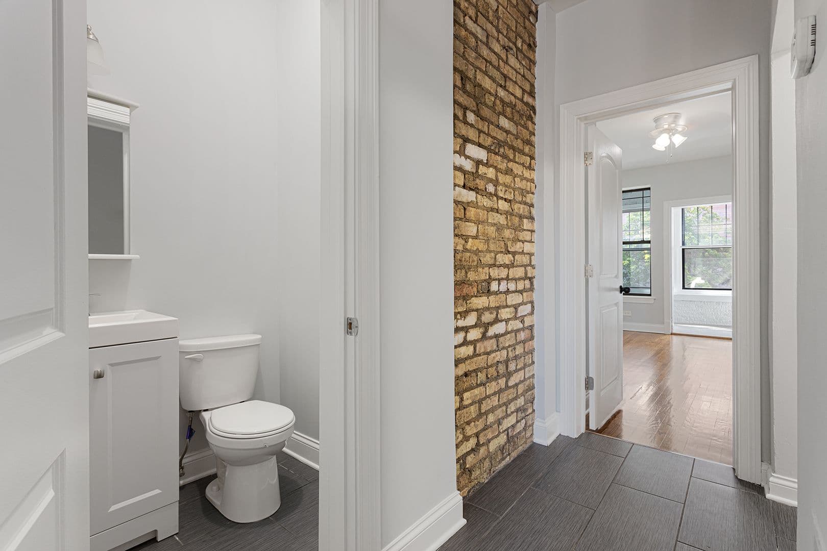 Chicago Apartment: 7700-7706 N Marshfield Ave; 1638-1642 W Jonquil Ter