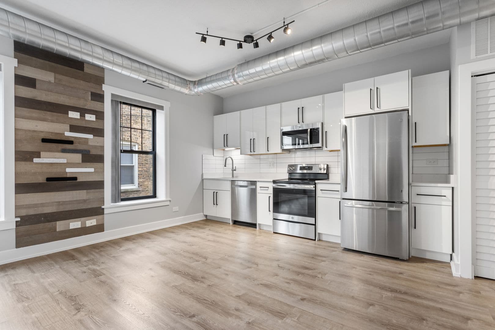 Chicago Apartment: 7645 N Sheridan Rd