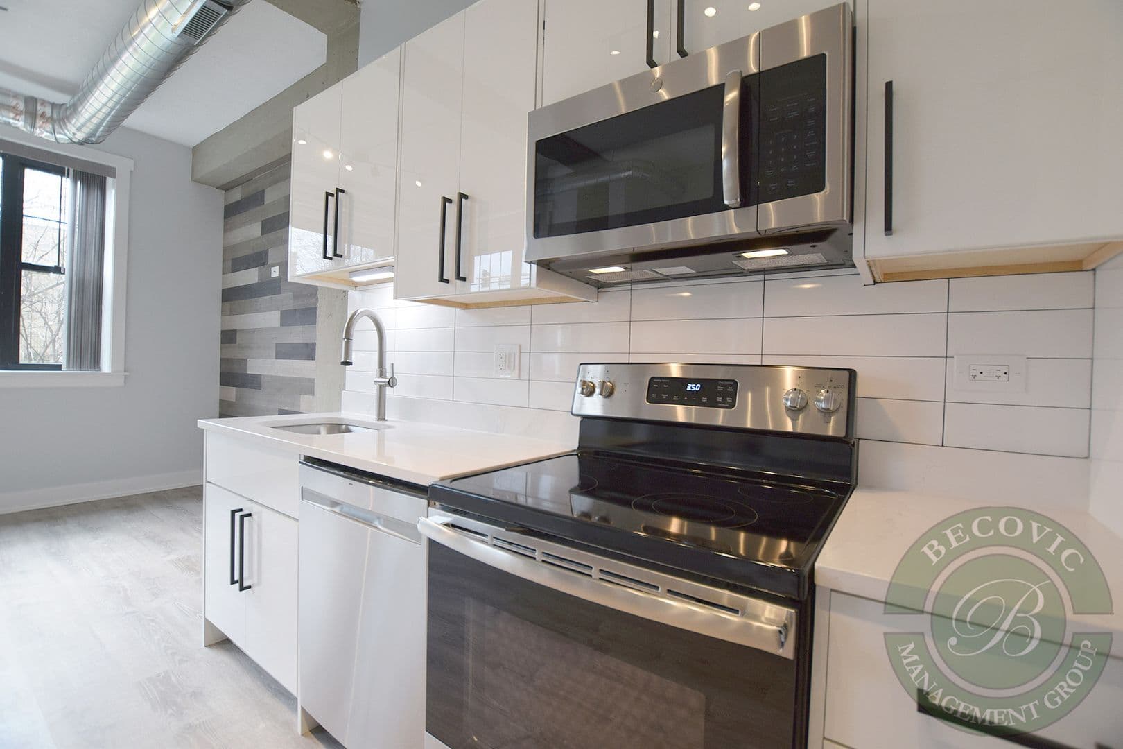 Chicago Apartment: 7645 N Sheridan Rd
