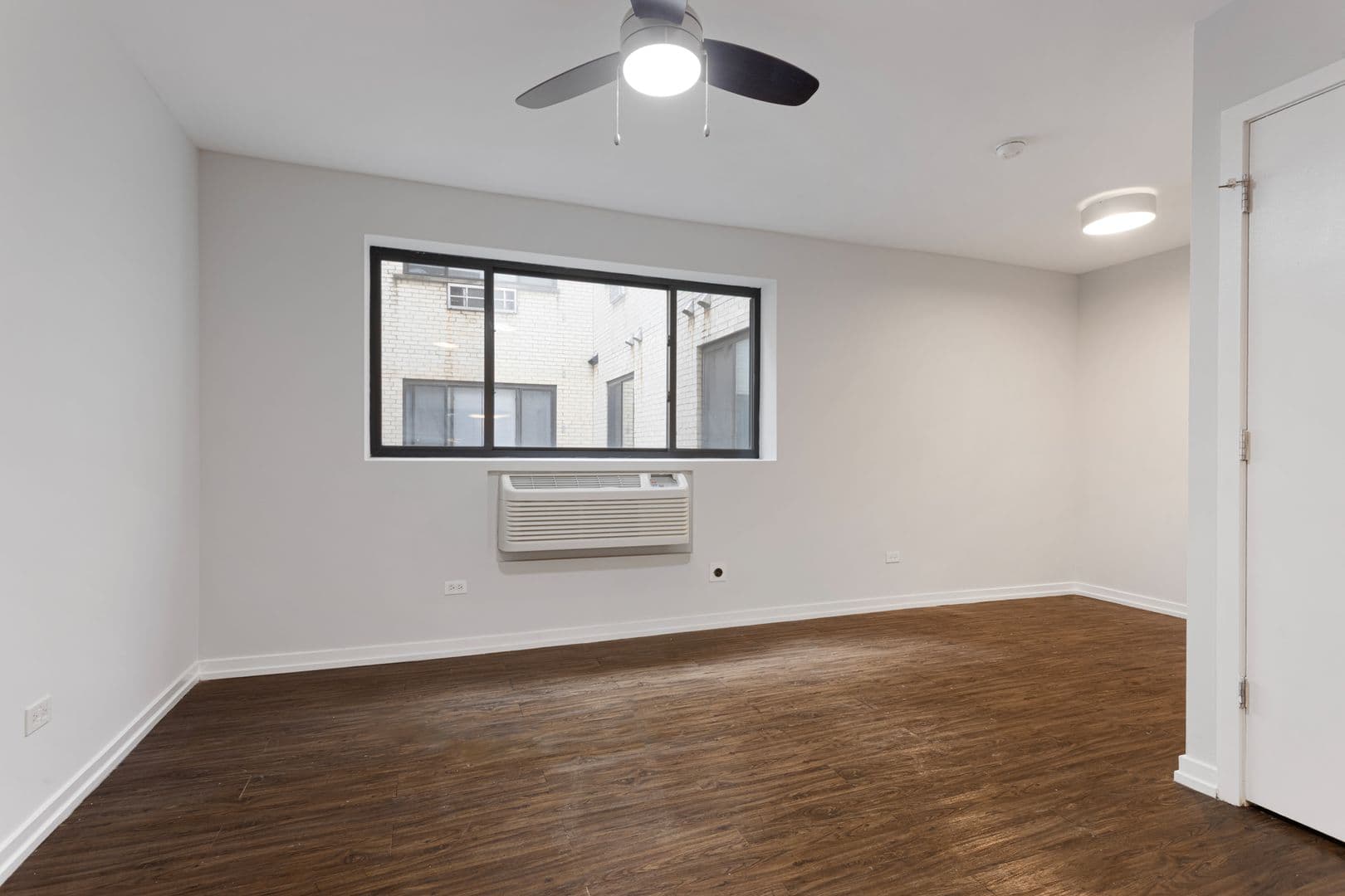 Chicago Apartment: 5411 N Winthrop Avenue