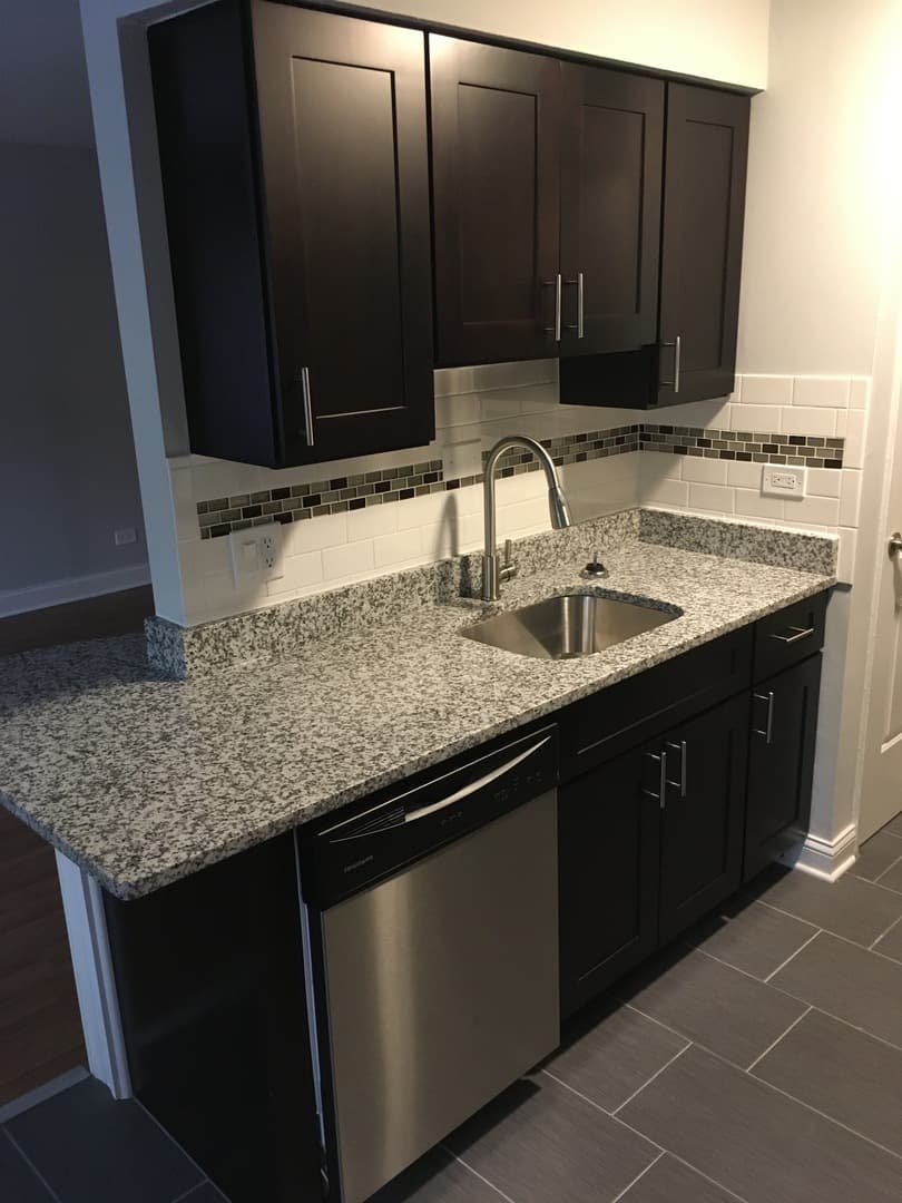 Chicago Apartment: 6826 N Ridge Blvd