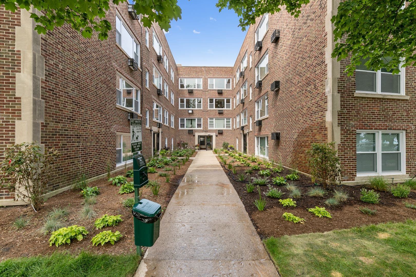 Chicago Apartment: 7630 - 38 N Eastlake Ter