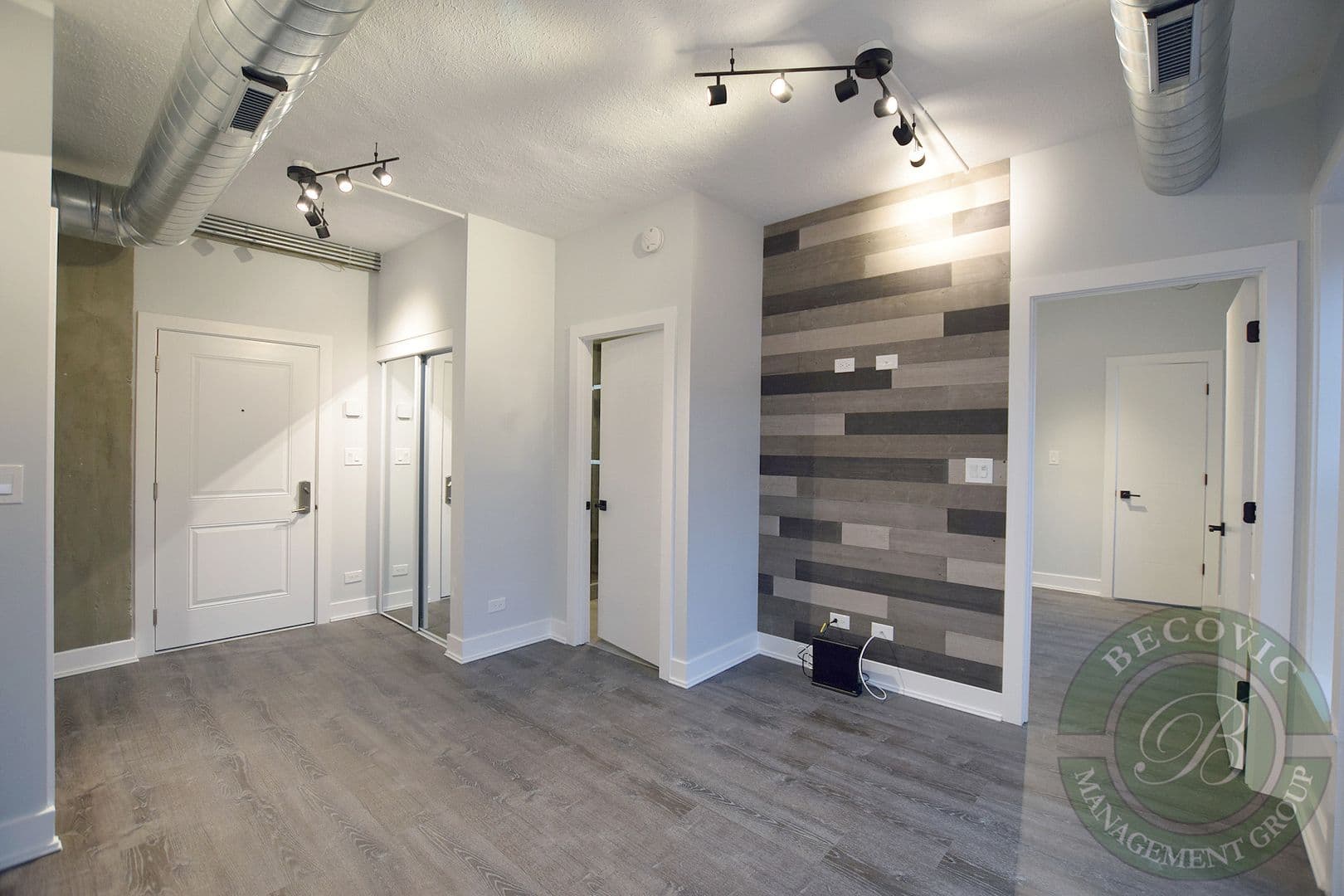 Chicago Apartment: 7645 N Sheridan Rd
