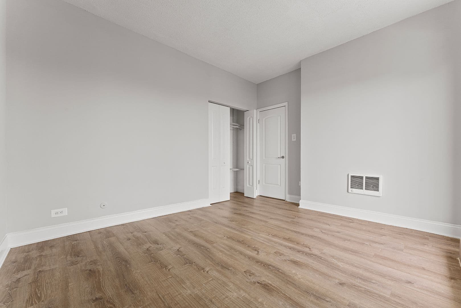 Chicago Apartment: 4520 N Clarendon Ave