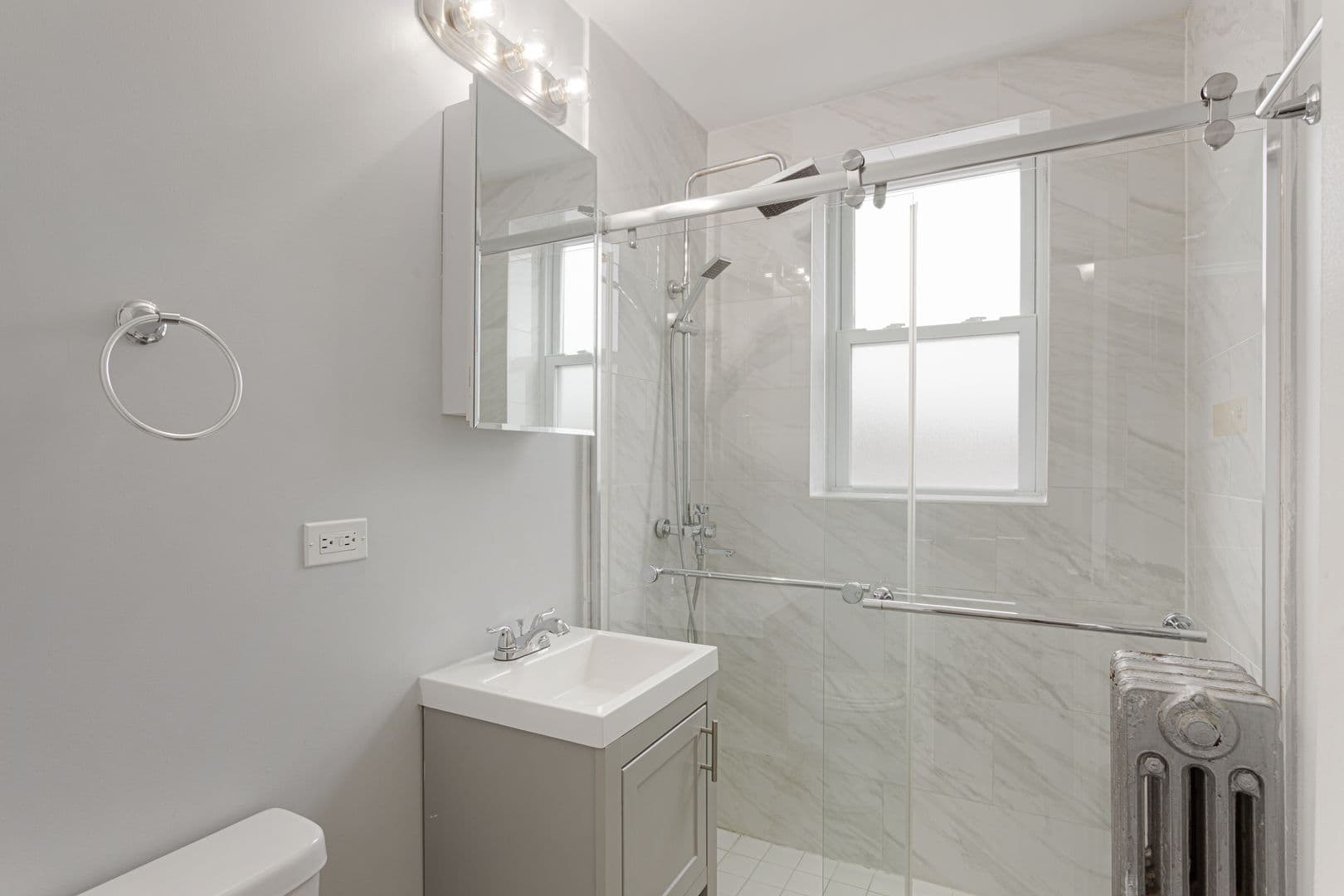 Chicago Apartment: 1521 W Sherwin Ave