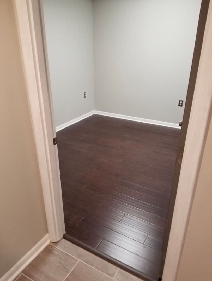 Hickory Apartment: 426 2nd Ave SE