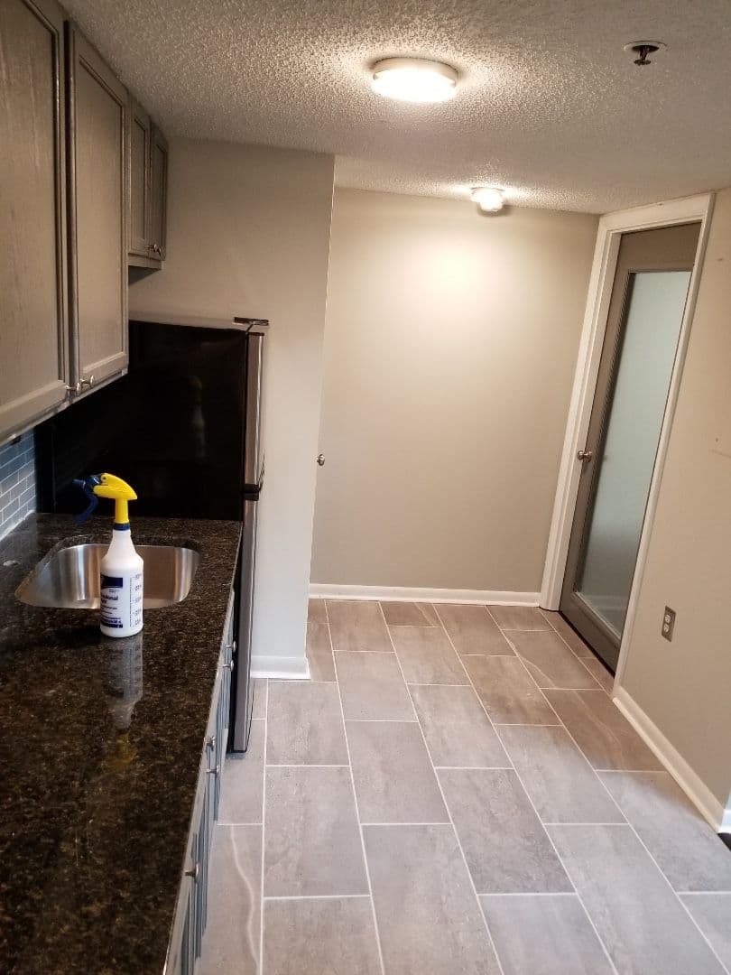 Hickory Apartment: 426 2nd Ave SE
