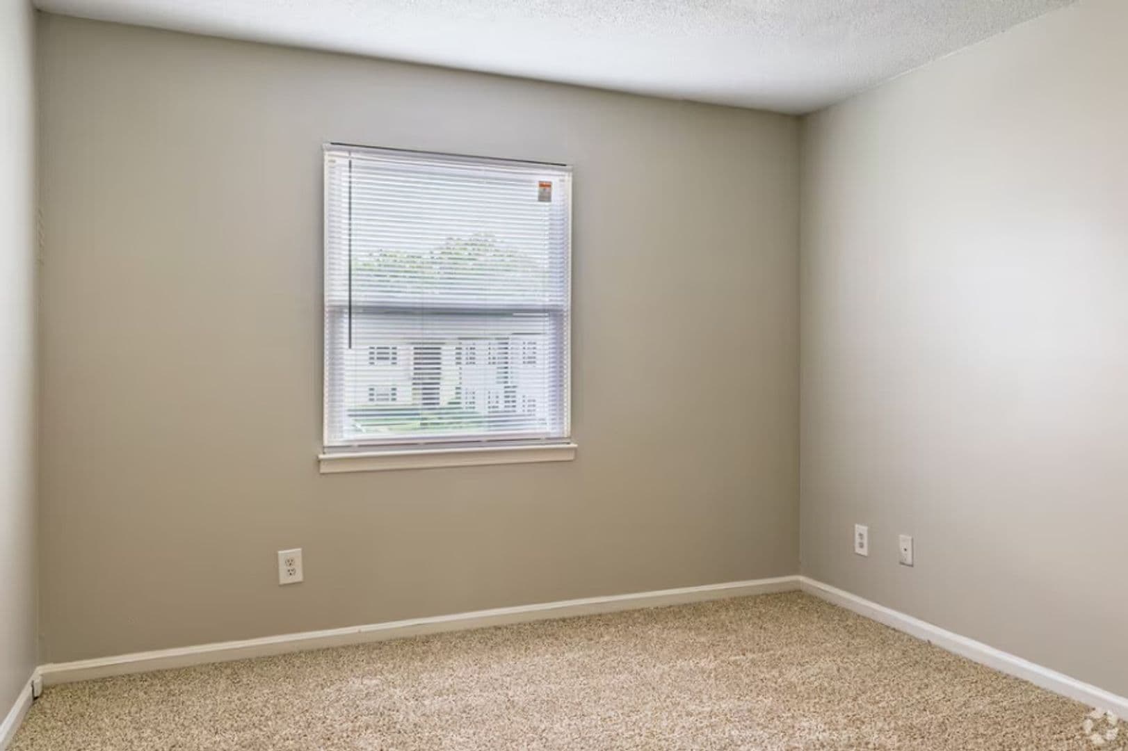 Lexington Apartment: 812 Fairview Dr