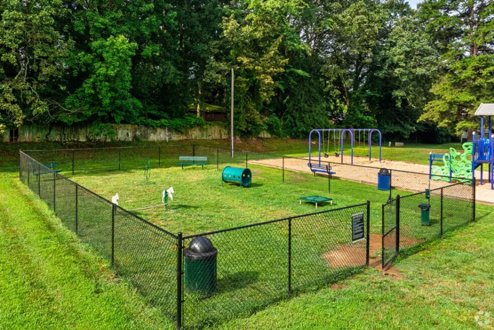 Lexington Apartment: 812 Fairview Dr