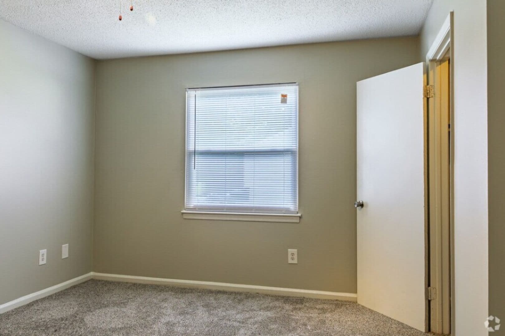 Lexington Apartment: 812 Fairview Dr