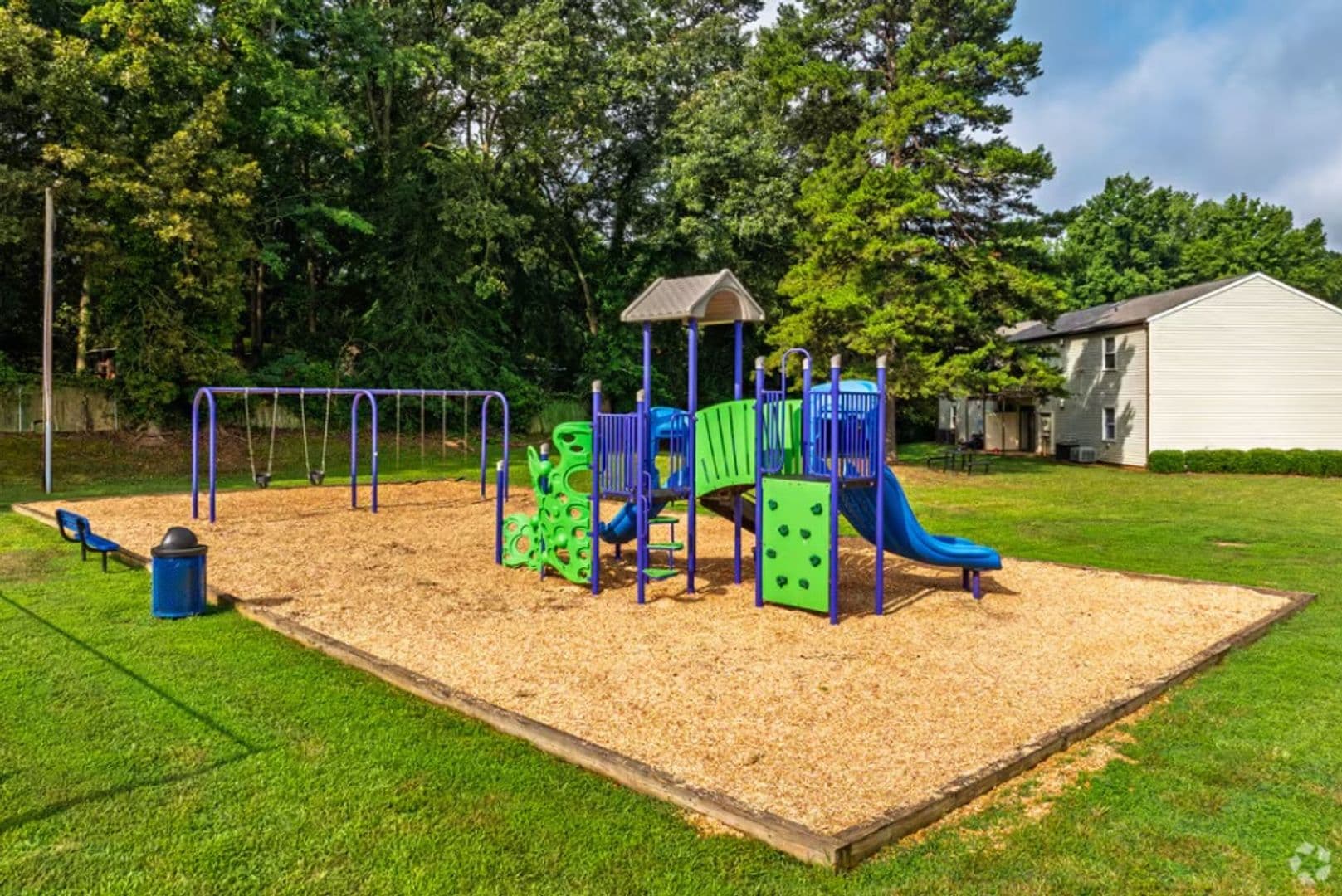 Lexington Apartment: 812 Fairview Dr