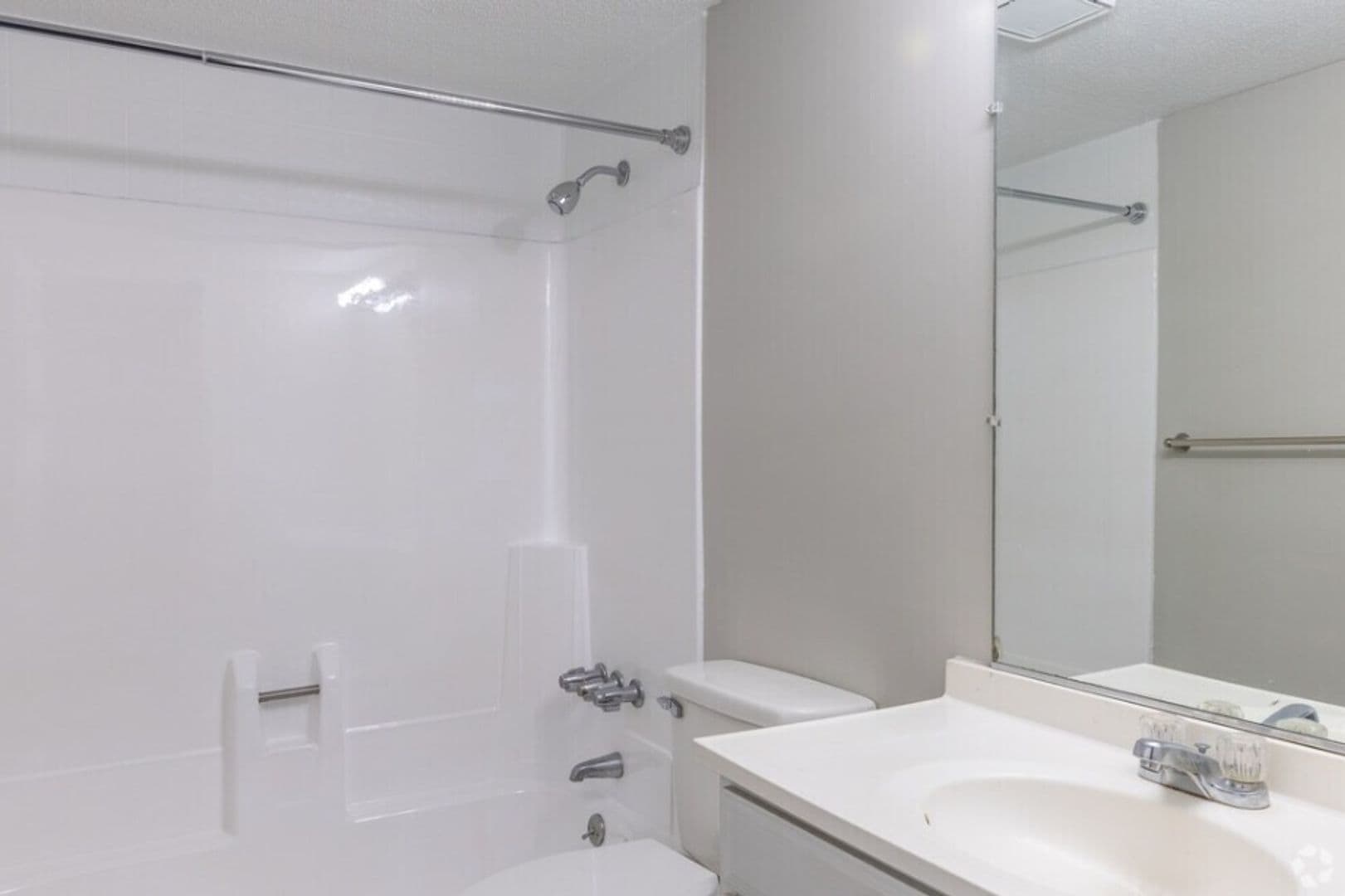 Lexington Apartment: 812 Fairview Dr