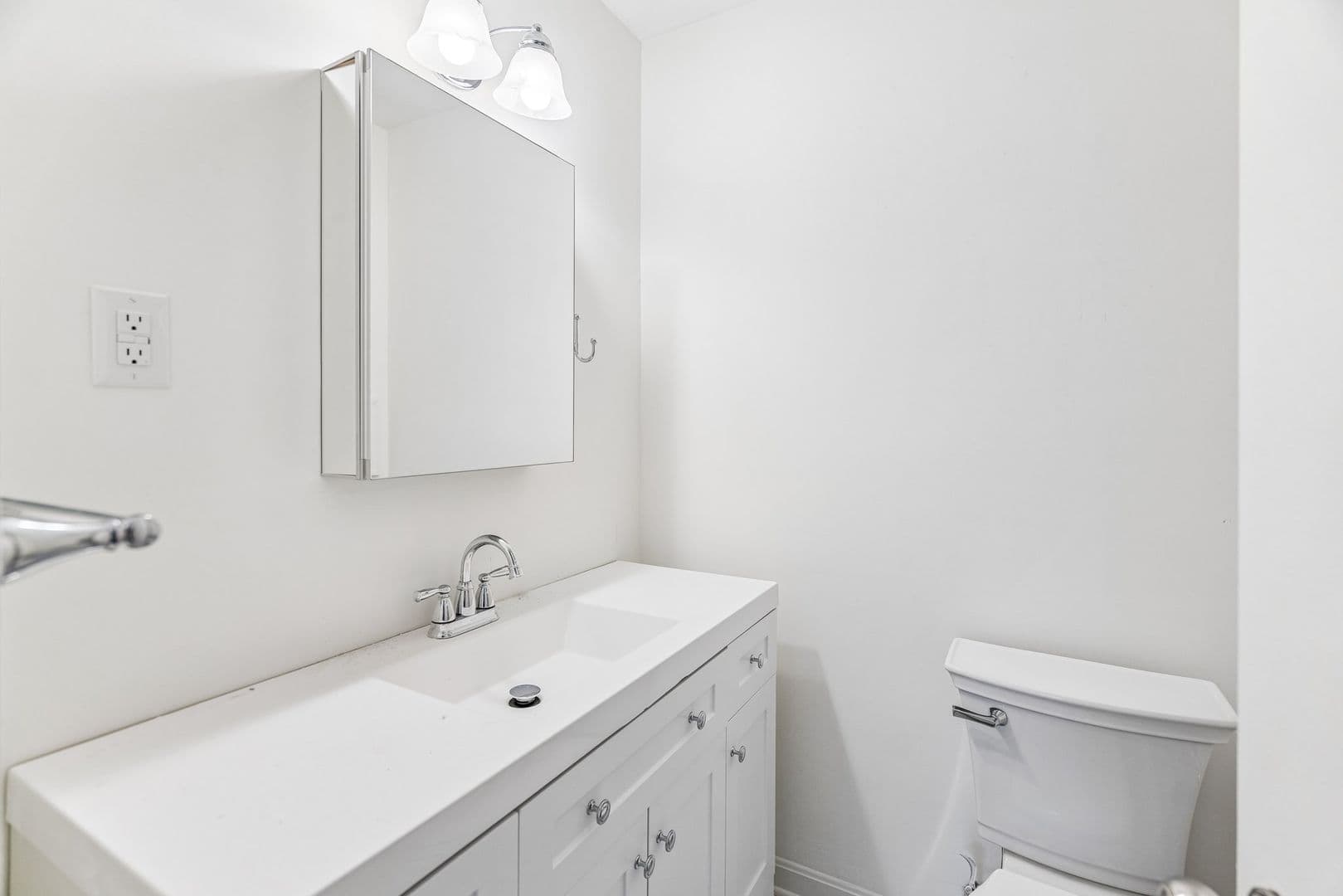 Ardmore Apartment: 170 Lakeside Rd