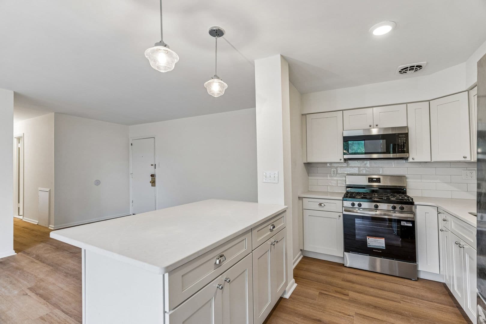 Ardmore Apartment: 170 Lakeside Rd