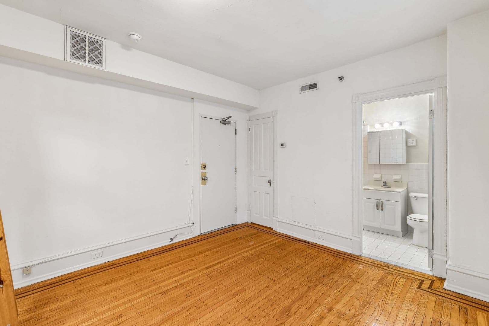 Philadelphia Apartment: 1530 Spruce Street