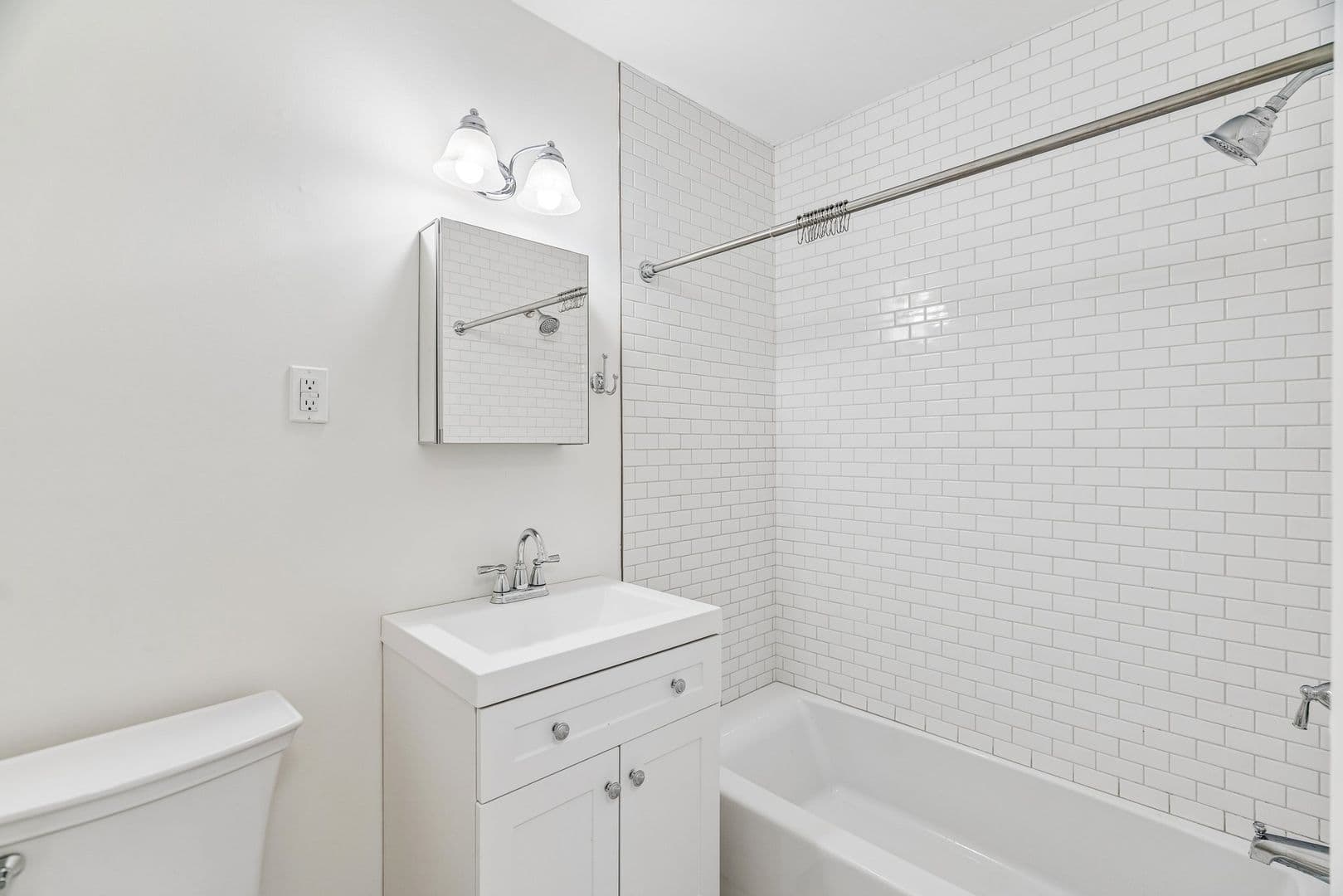 Ardmore Apartment: 170 Lakeside Rd