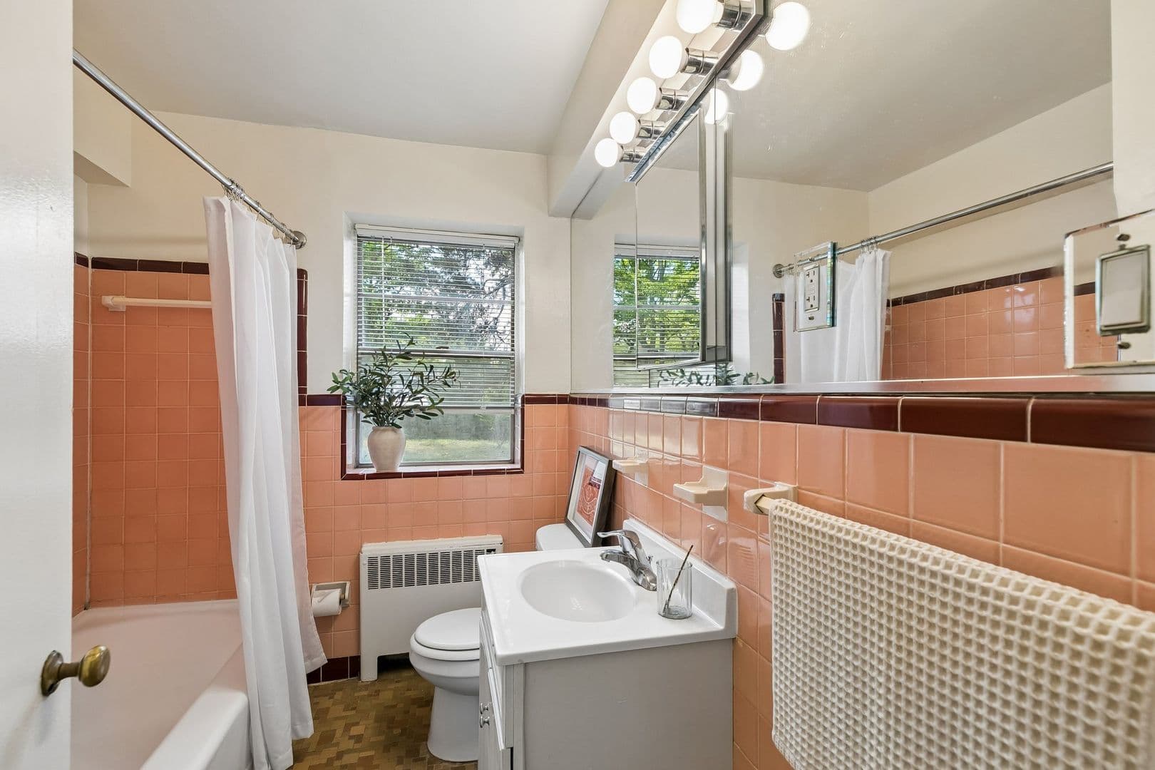 Wynnewood Apartment: 625 E. Lancaster Ave