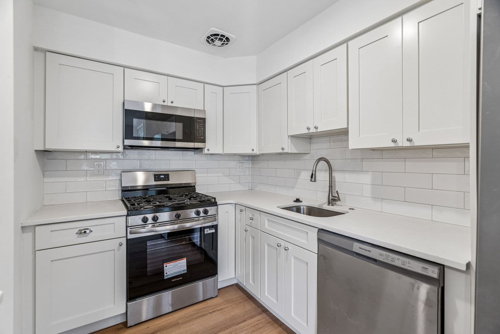 Ardmore Apartment: 170 Lakeside Rd