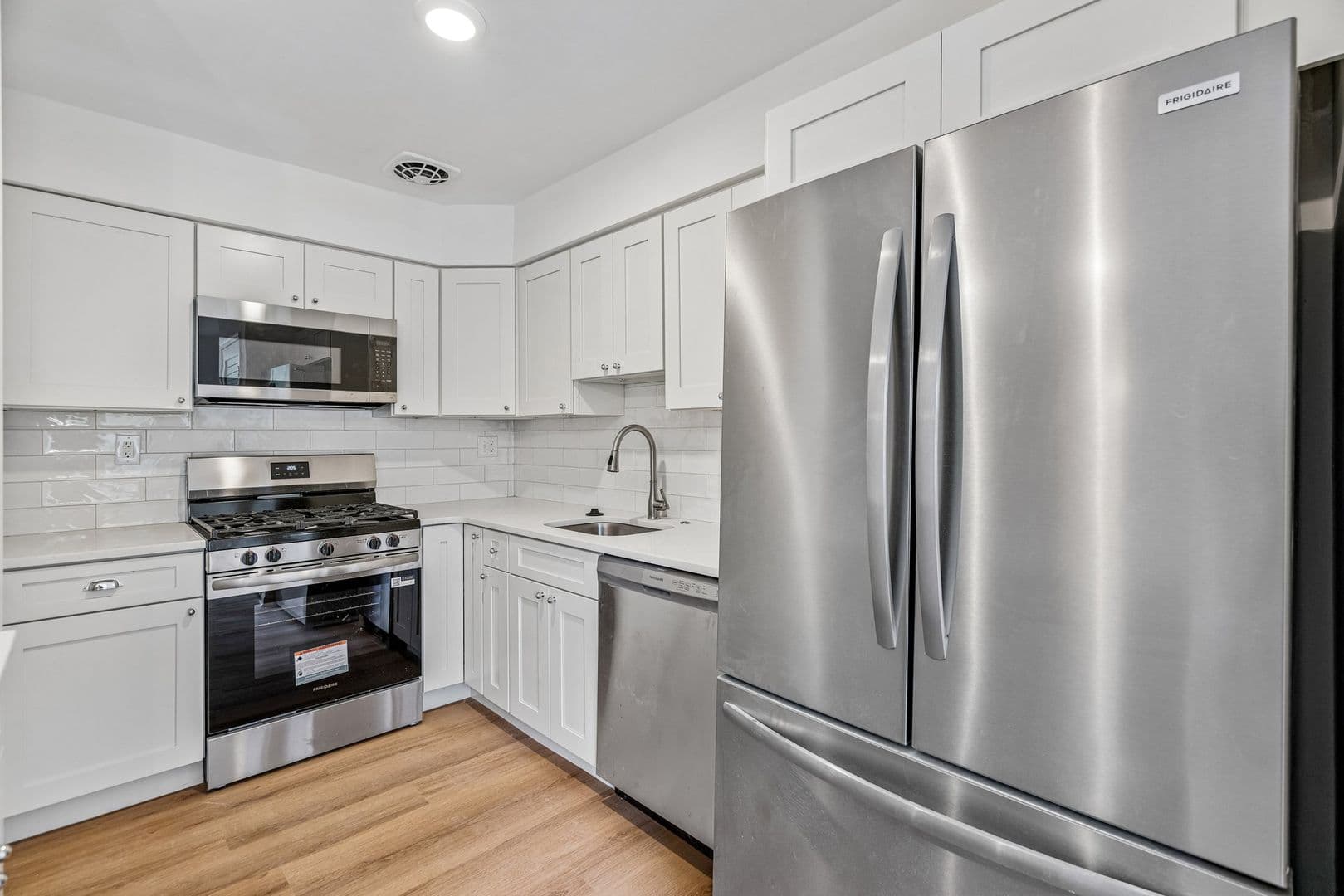 Ardmore Apartment: 170 Lakeside Rd