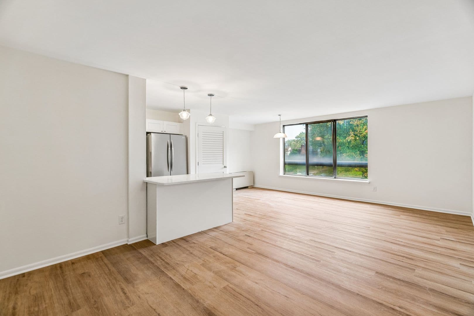 Ardmore Apartment: 170 Lakeside Rd