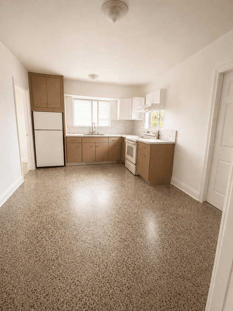 Miami Springs Apartment: 749 Curtiss Parkway