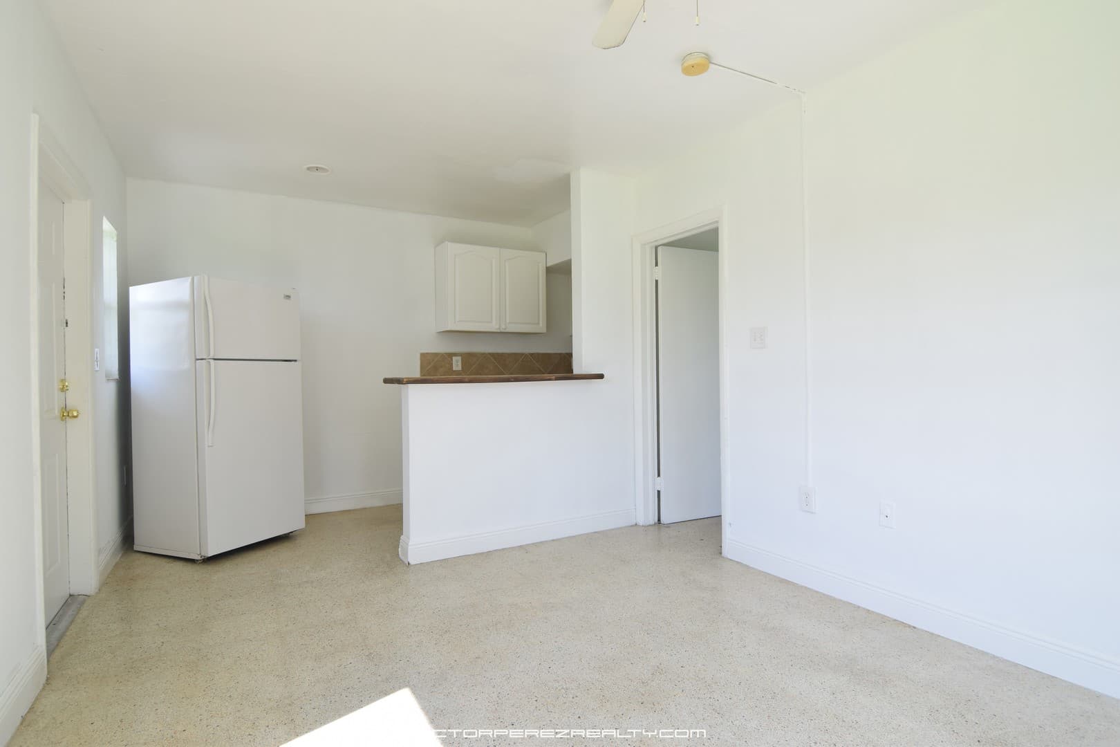 Miami Springs Apartment: 749 Curtiss Parkway