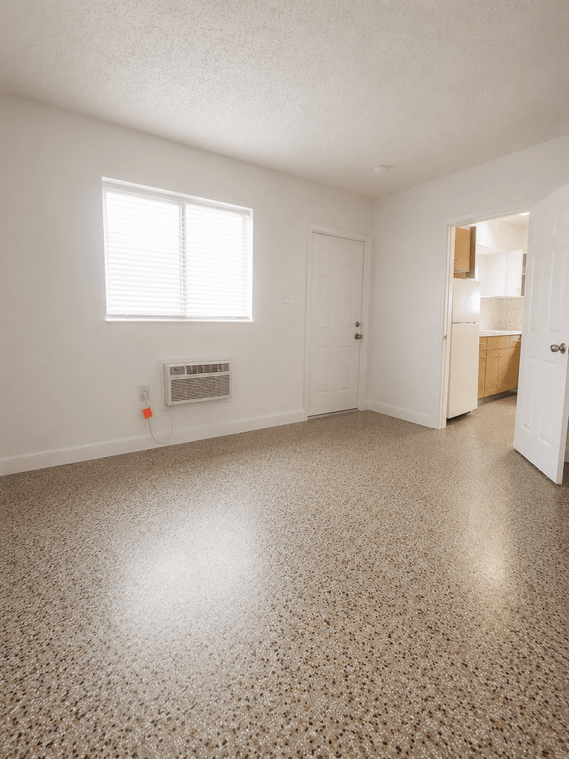 Miami Springs Apartment: 749 Curtiss Parkway