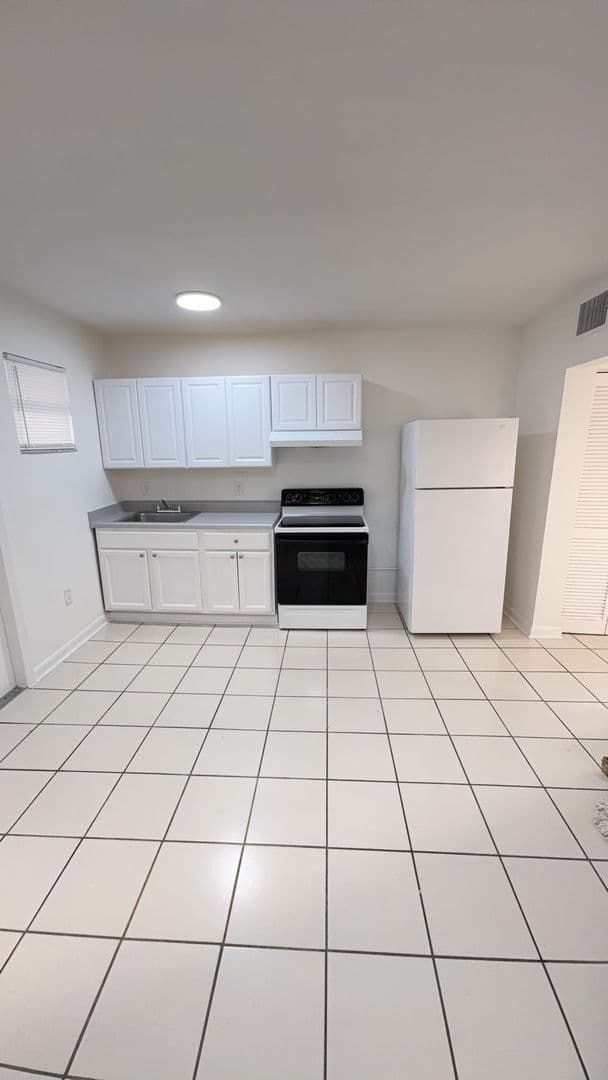 Hialeah Apartment: 120 W 28 Street