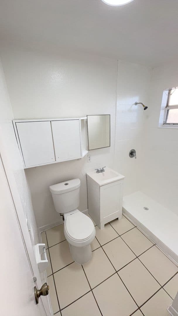 Hialeah Apartment: 120 W 28 Street