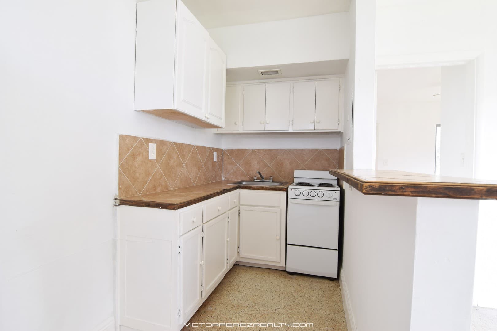 Miami Springs Apartment: 749 Curtiss Parkway