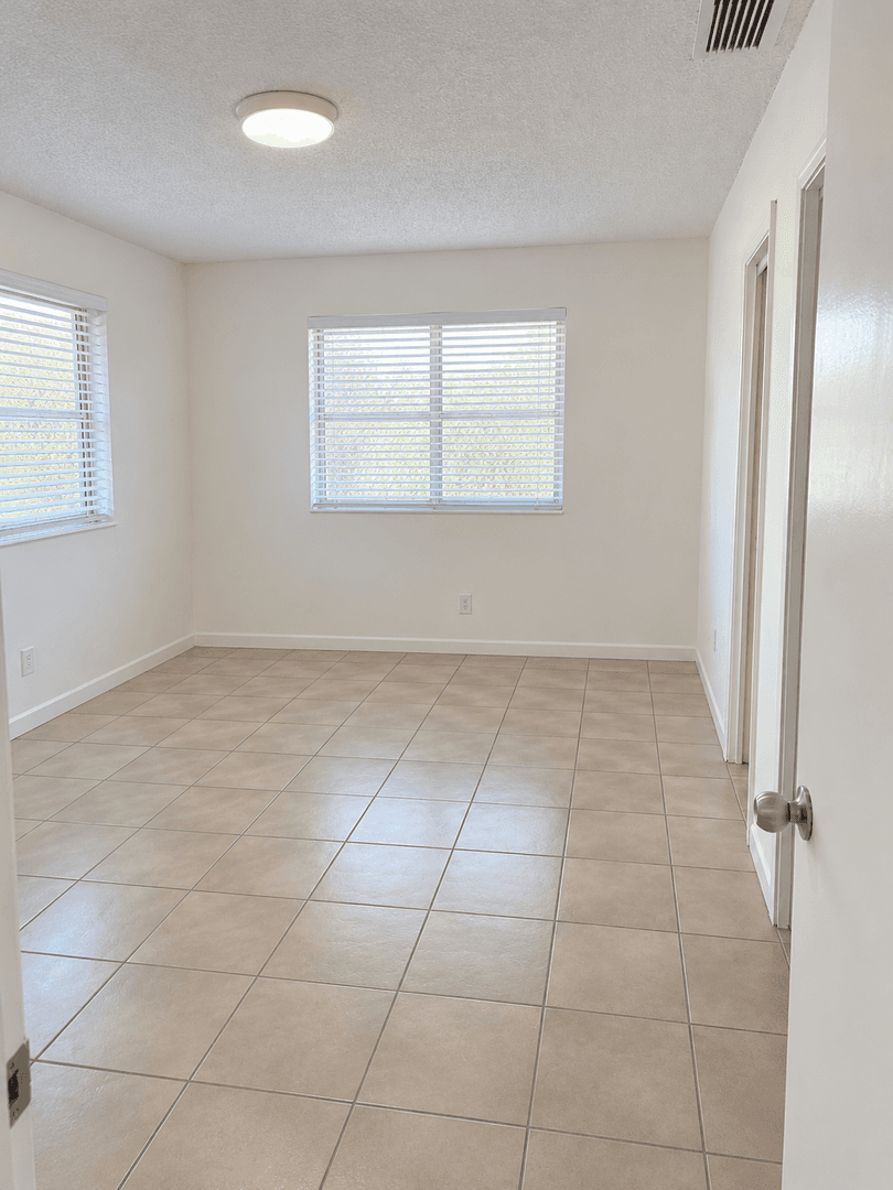 Hialeah Apartment: 1465 W 41 Street