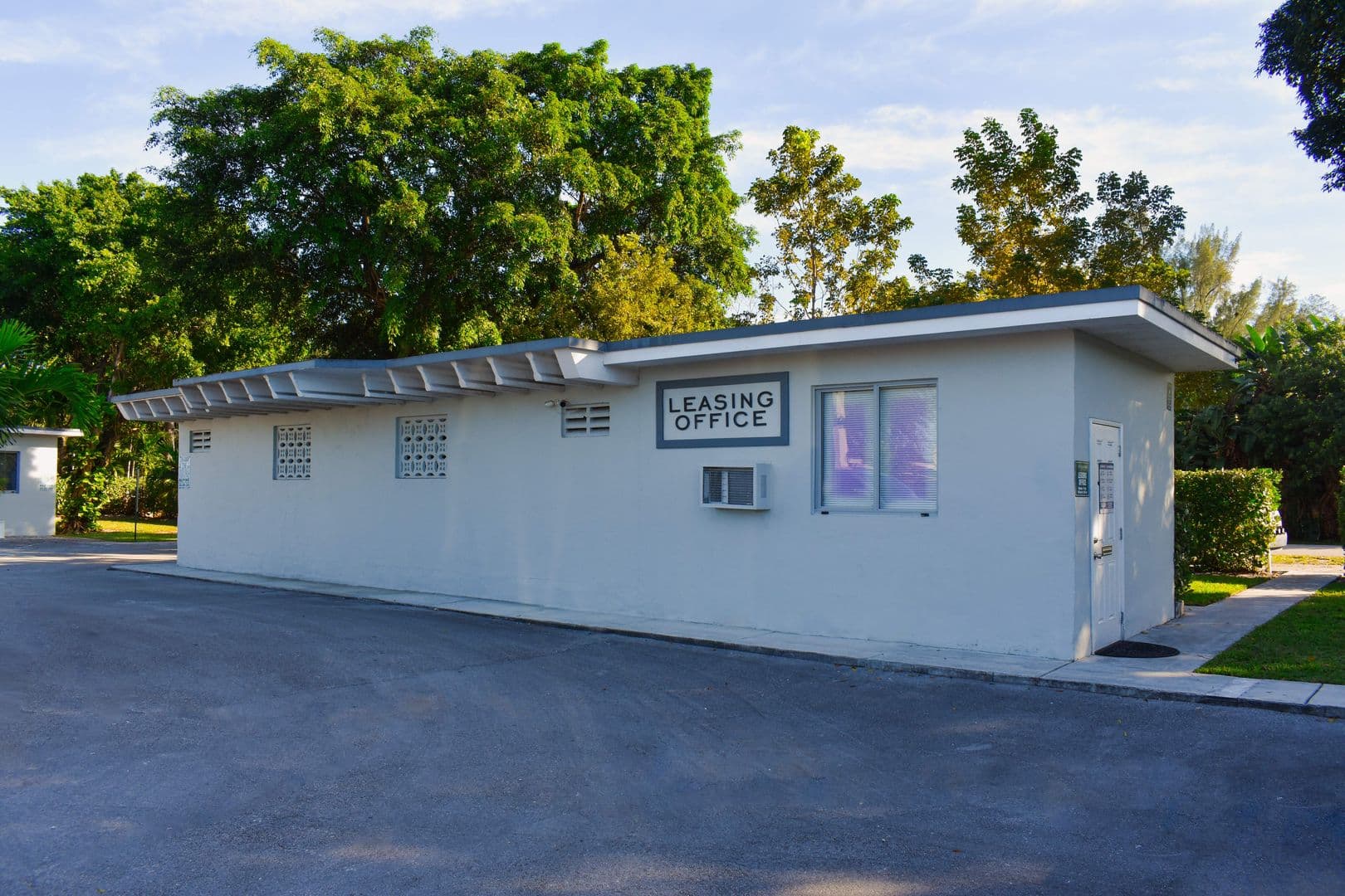 Miami Springs Apartment: 749 Curtiss Parkway