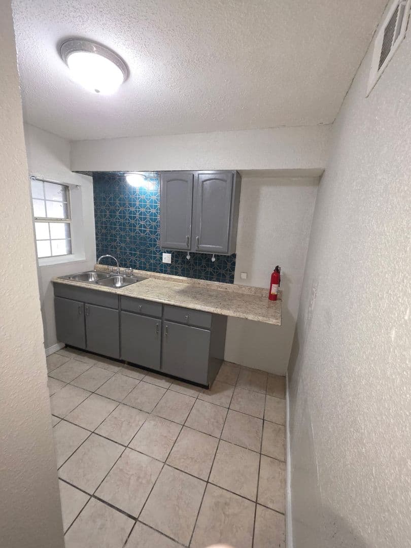 Memphis Apartment: 972-336 Peabody/S Dudley