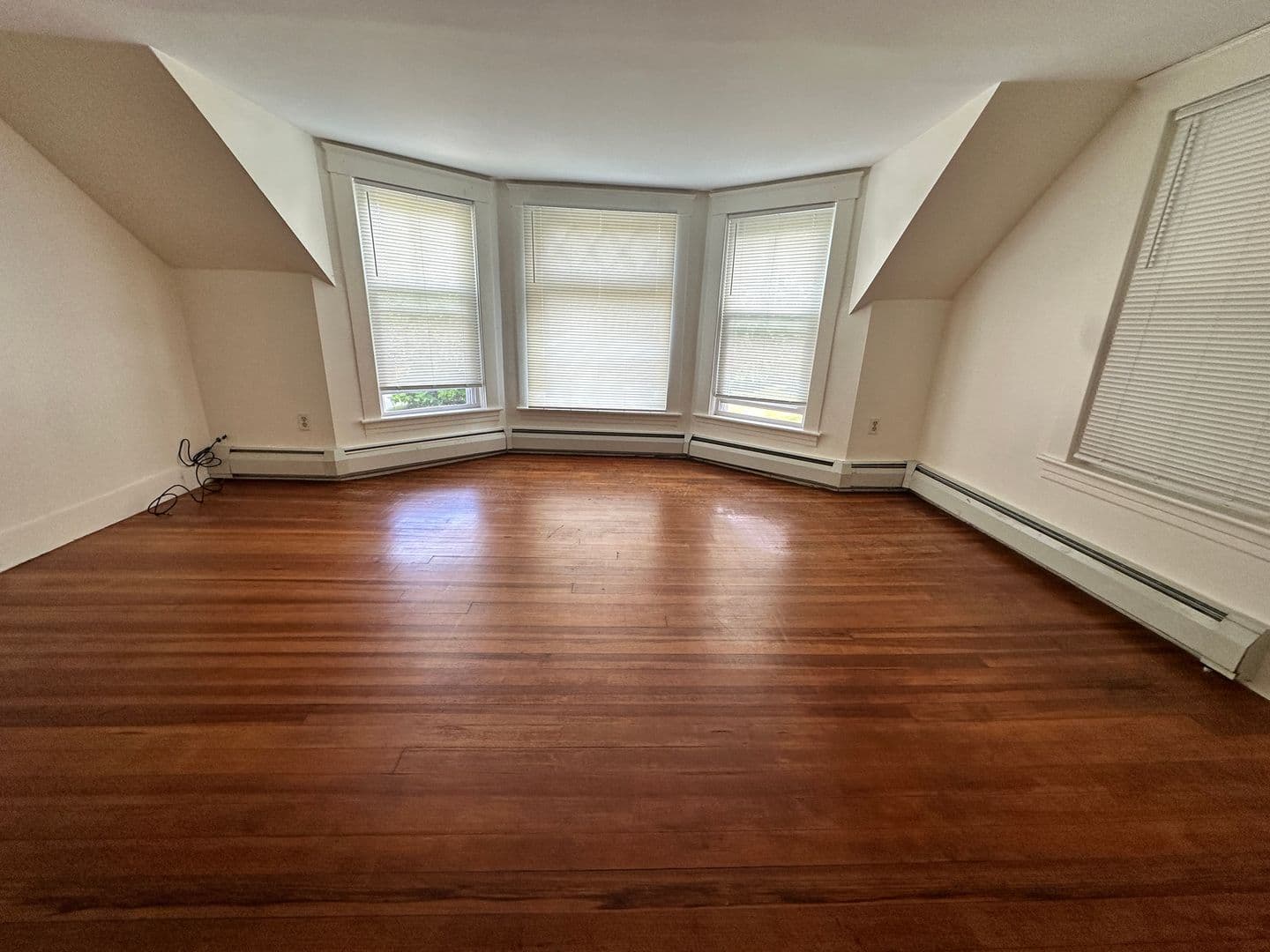 Leominster Apartment: 206 Exchange Street