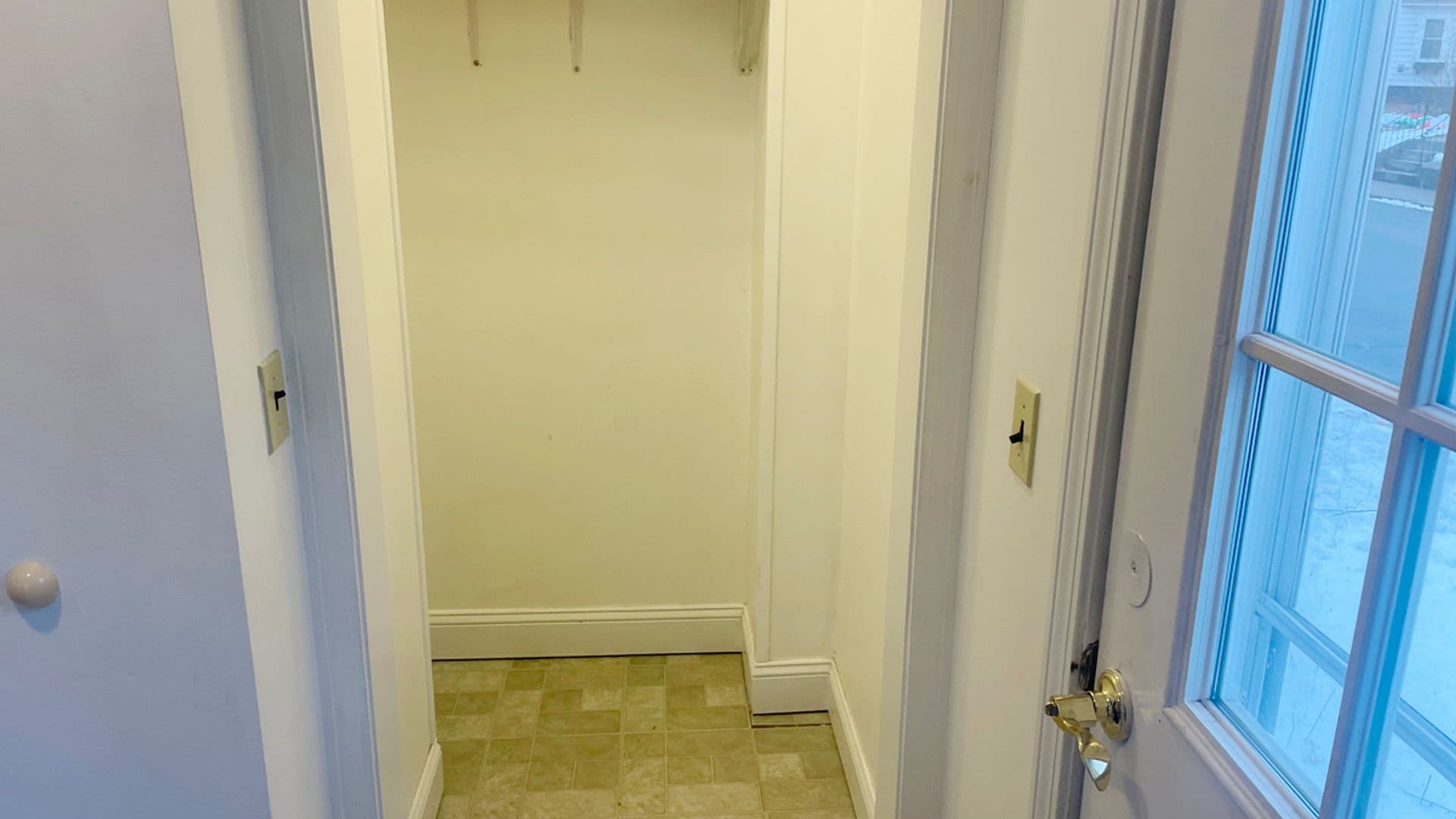 Athol Apartment: 73-75 Wallingford Ave