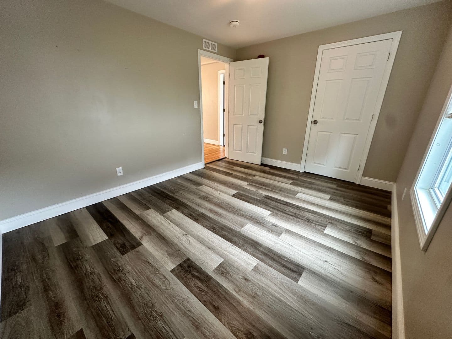 Fitchburg Apartment: 52 Myrtle Ave
