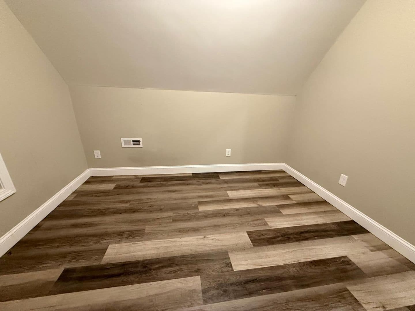 Fitchburg Apartment: 52 Myrtle Ave