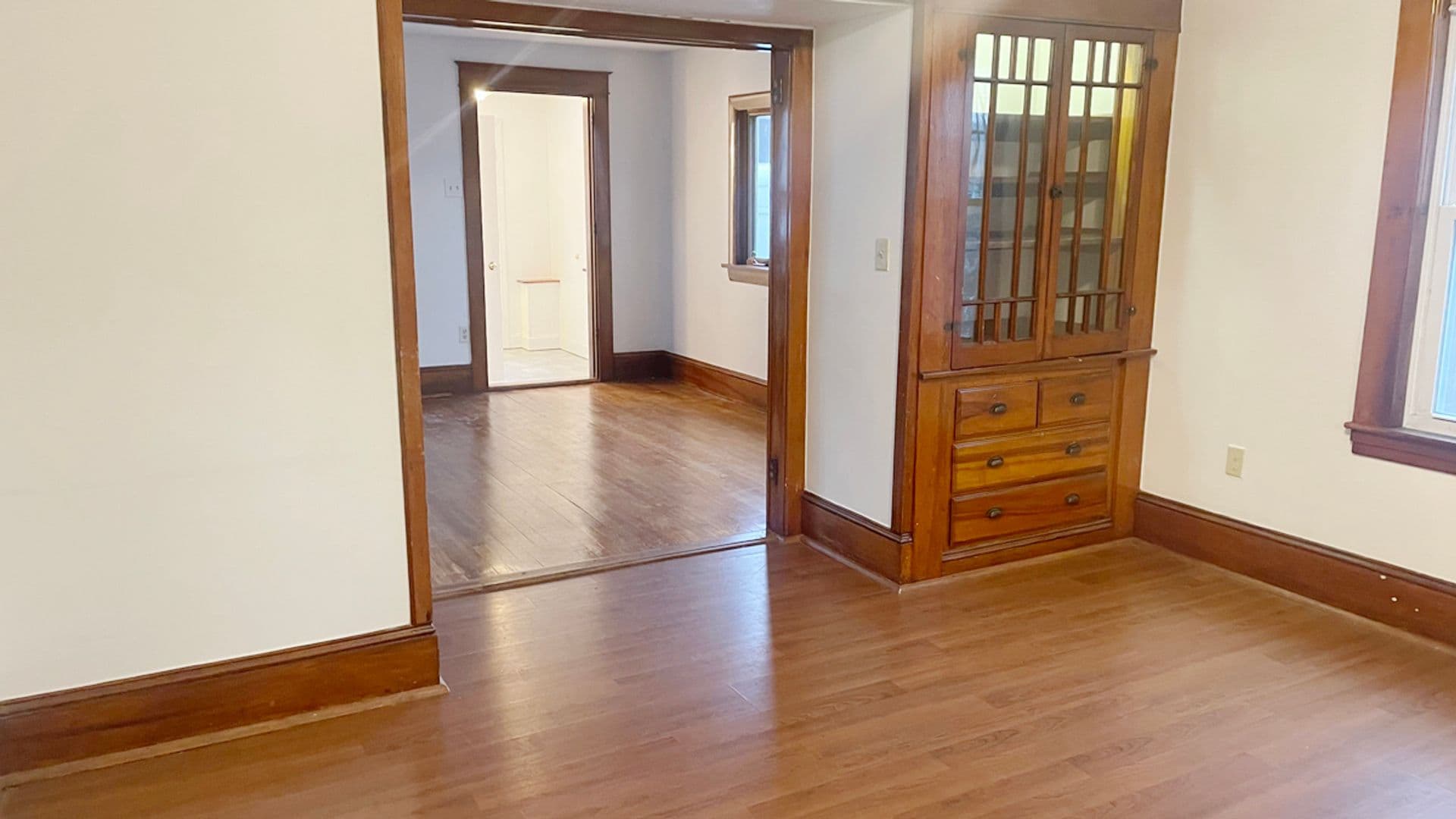 Athol Apartment: 73-75 Wallingford Ave