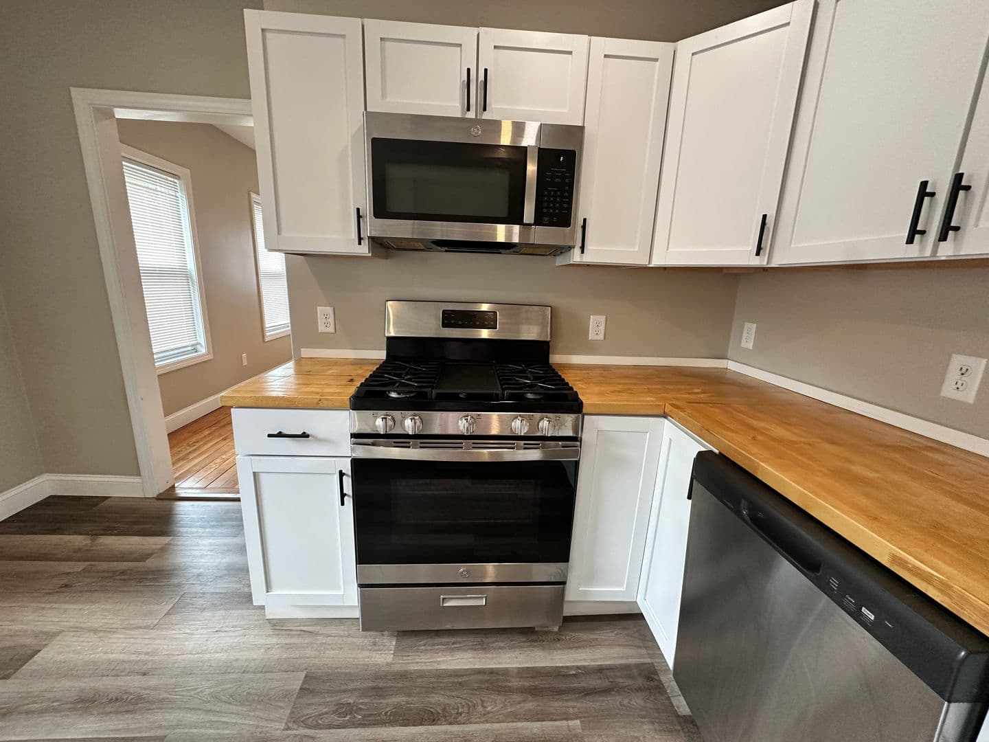 Fitchburg Apartment: 52 Myrtle Ave