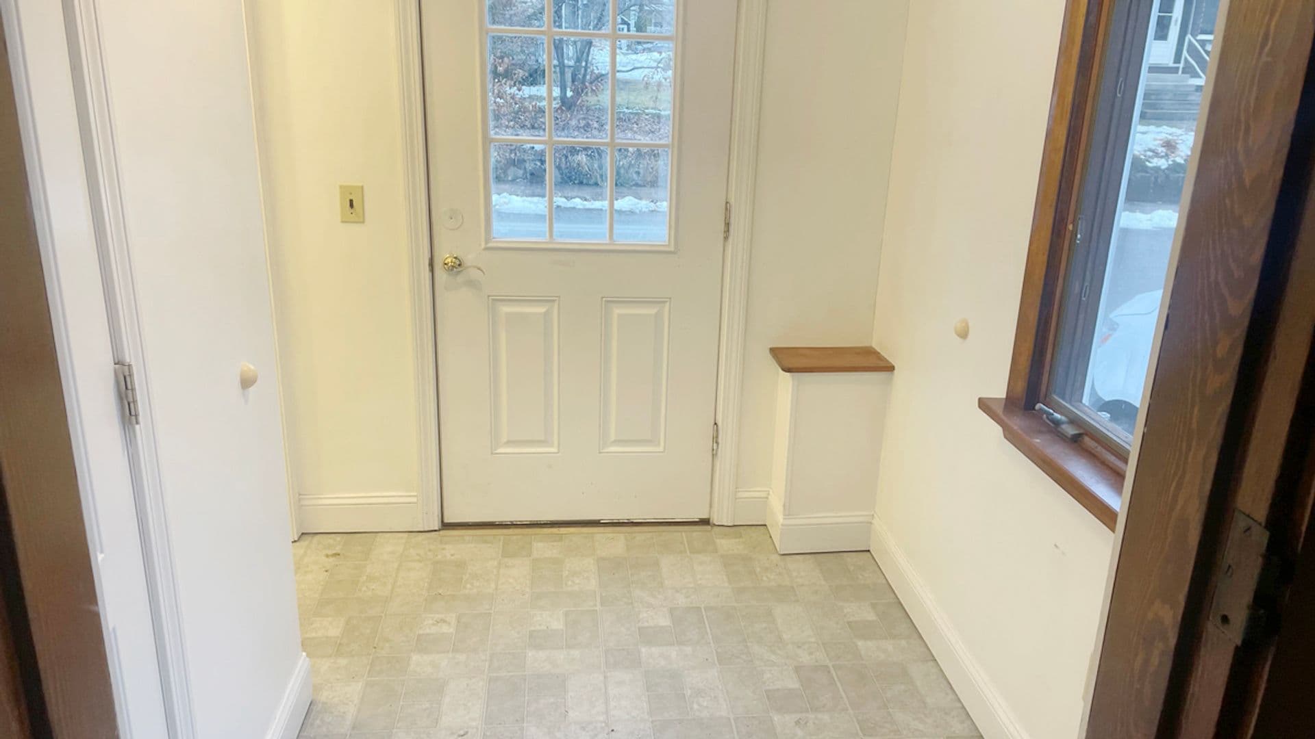 Athol Apartment: 73-75 Wallingford Ave