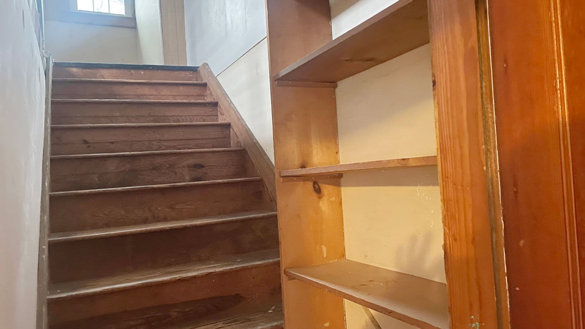 Athol Apartment: 73-75 Wallingford Ave