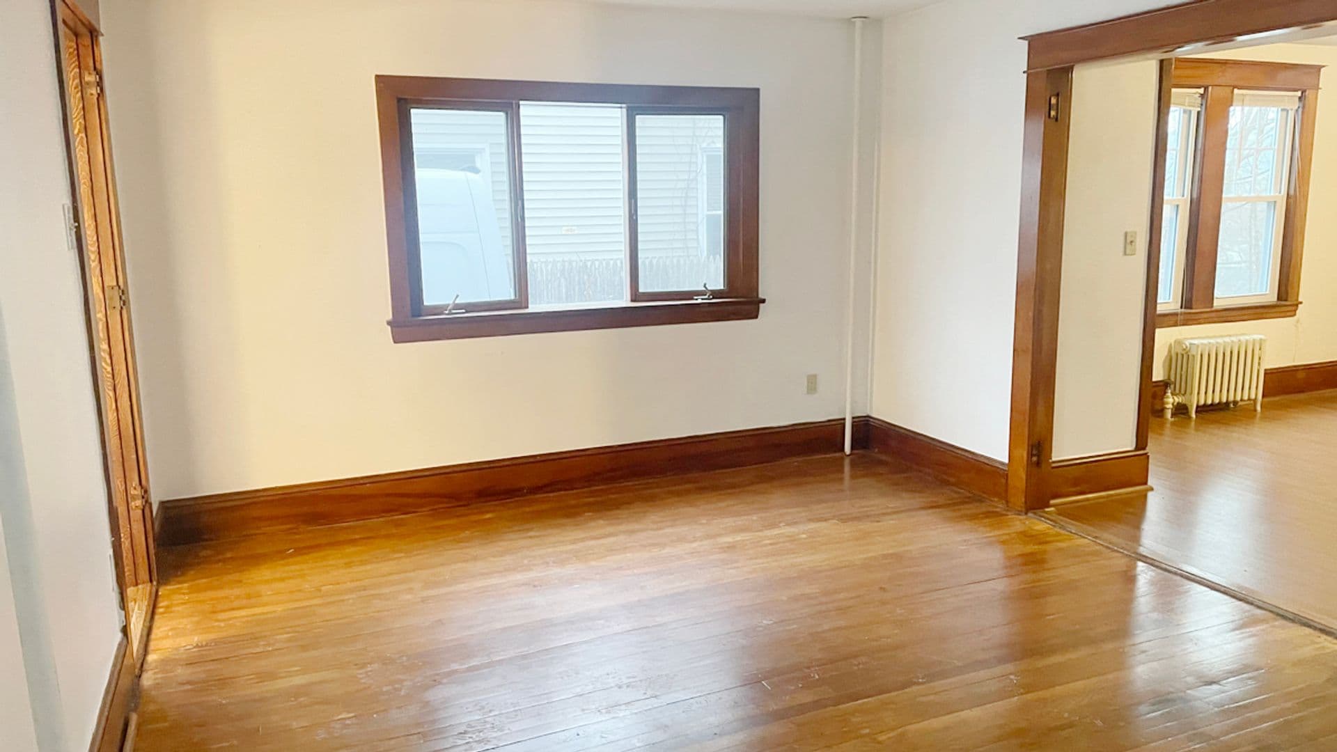 Athol Apartment: 73-75 Wallingford Ave