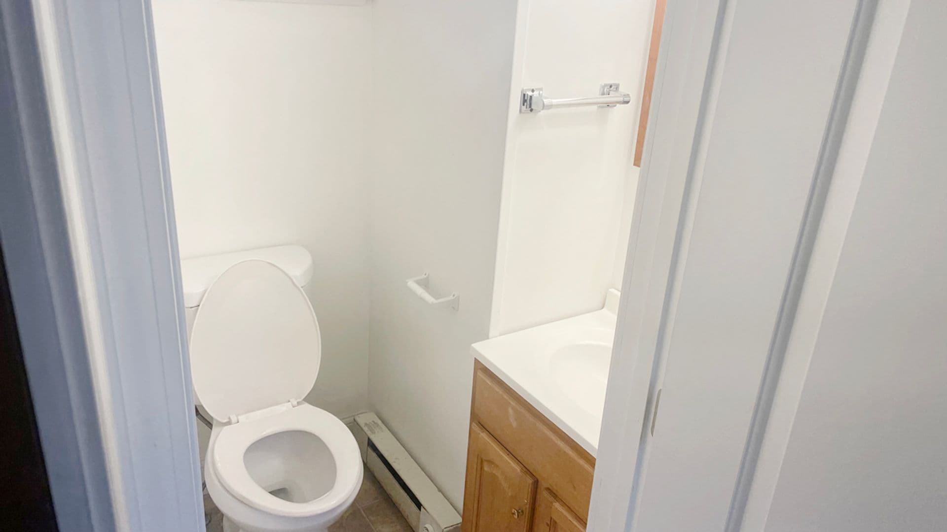 Athol Apartment: 73-75 Wallingford Ave
