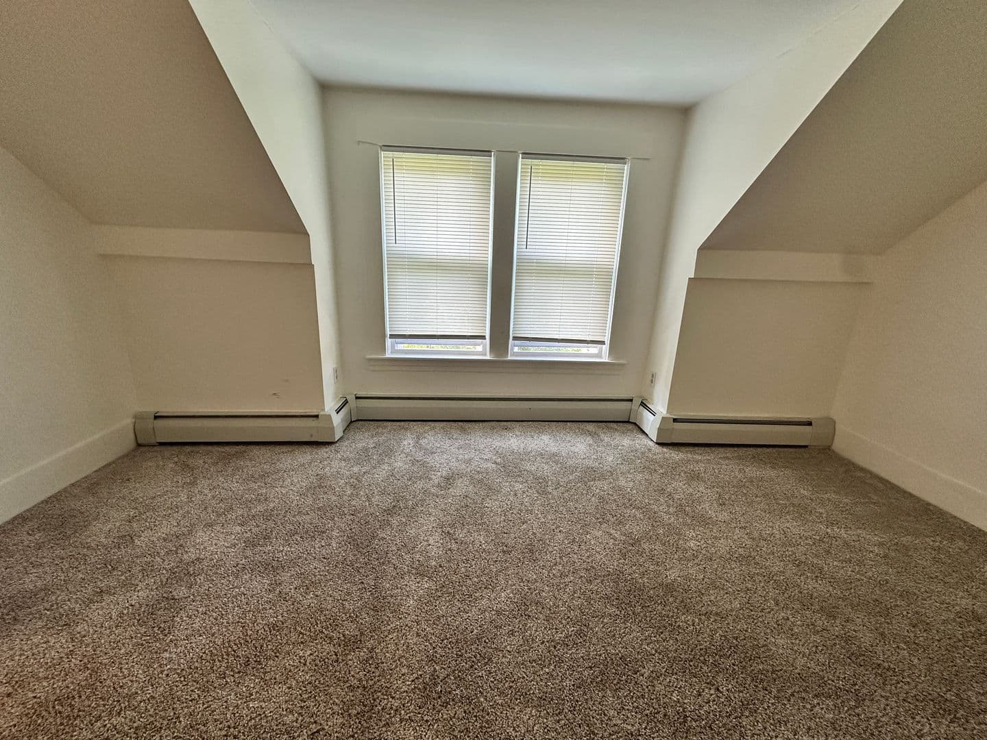 Leominster Apartment: 206 Exchange Street