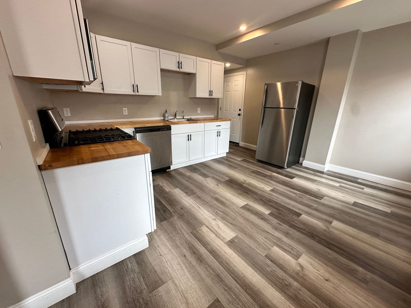 Fitchburg Apartment: 52 Myrtle Ave