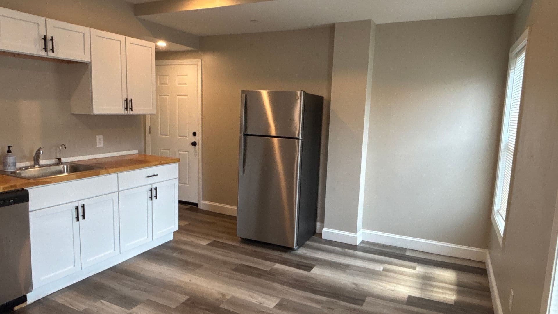 Fitchburg Apartment: 52 Myrtle Ave