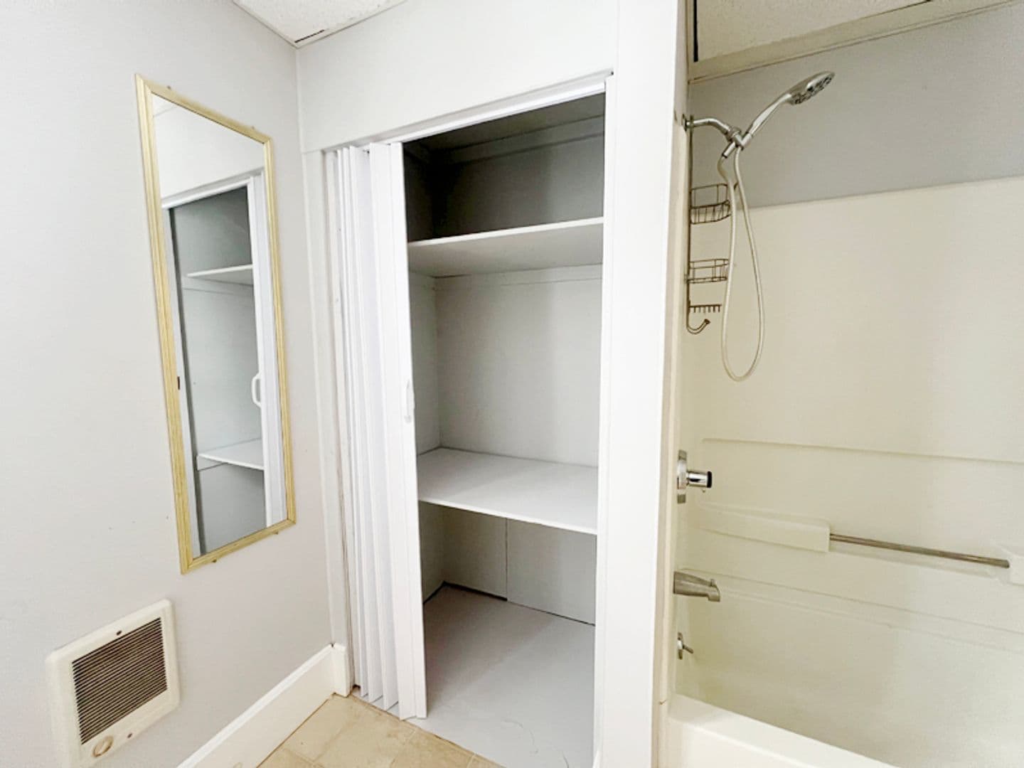 Gardner Apartment: 17 - 19 Walnut Street